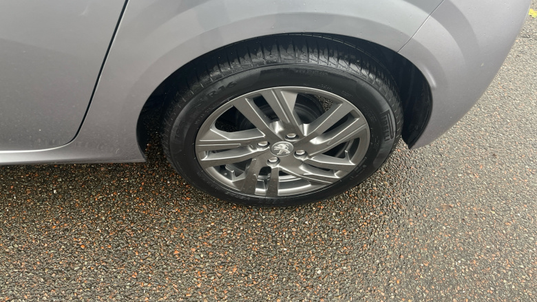 Peugeot 208 1.2 PureTech Active Premium + 5dr Petrol Hatchback